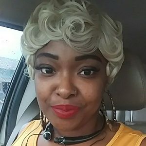 Meet your Posher, Denise